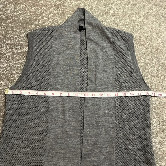 Eileen Fisher Merino Wool Gray Sleeveless Knit Cardigan Shawl Size XS - Picture 2 of 9